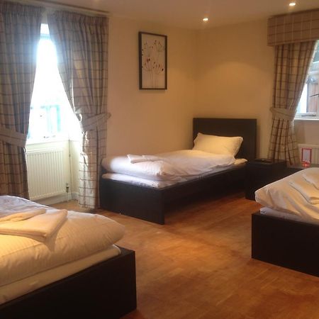 The Greyhound Cottage Chigwell Exterior photo