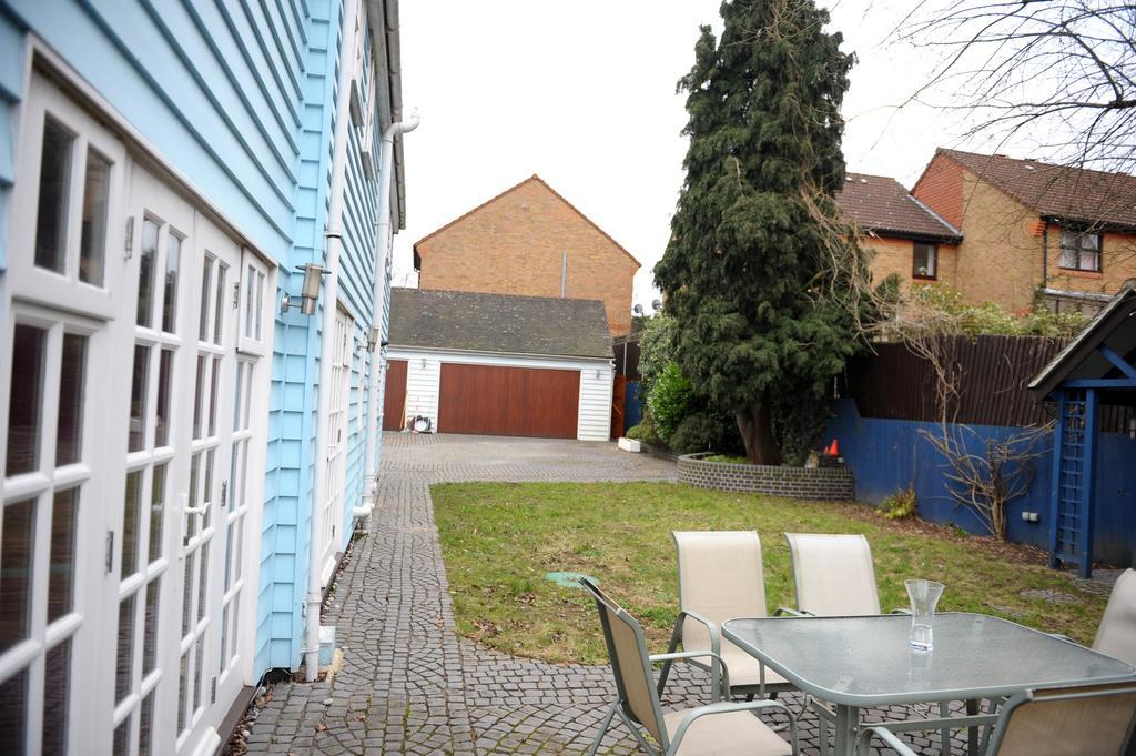 The Greyhound Cottage Chigwell Exterior photo