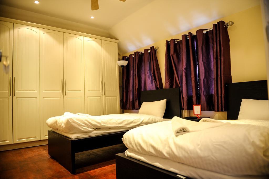 The Greyhound Cottage Chigwell Exterior photo