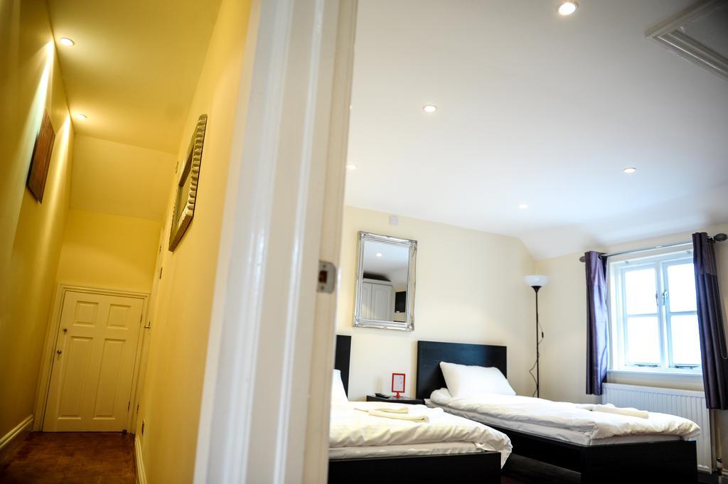 The Greyhound Cottage Chigwell Exterior photo