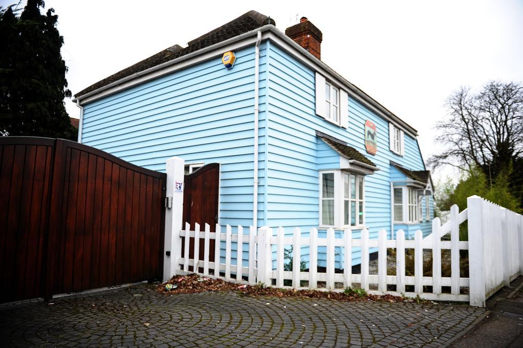 The Greyhound Cottage Chigwell Exterior photo