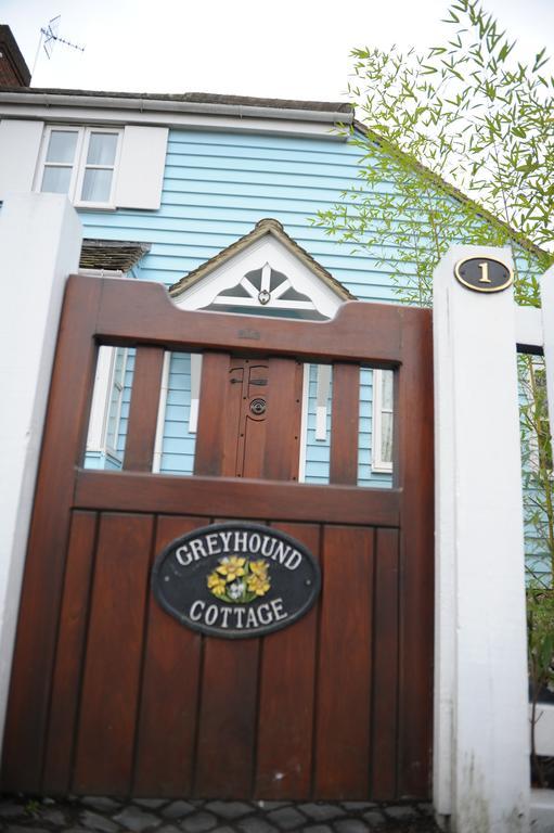 The Greyhound Cottage Chigwell Exterior photo