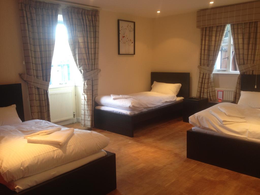 The Greyhound Cottage Chigwell Exterior photo