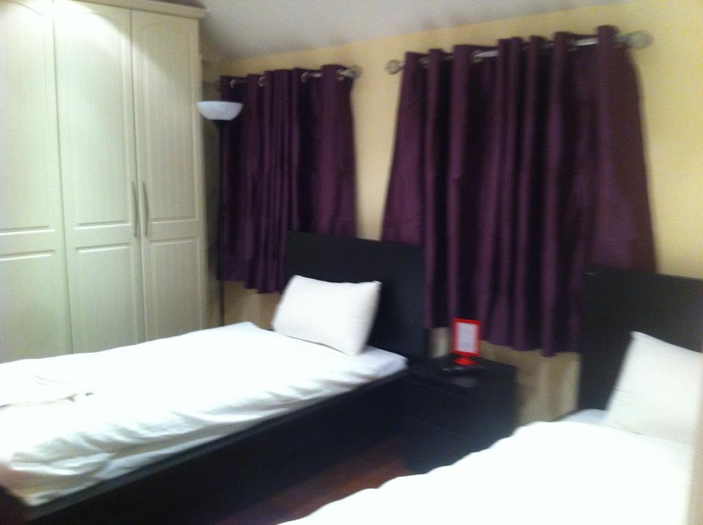 The Greyhound Cottage Chigwell Room photo