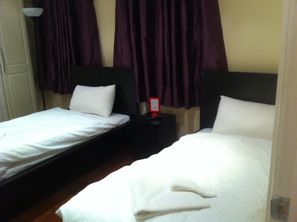 The Greyhound Cottage Chigwell Room photo