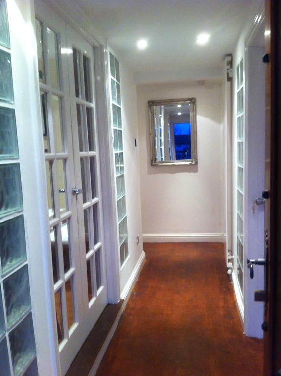 The Greyhound Cottage Chigwell Exterior photo
