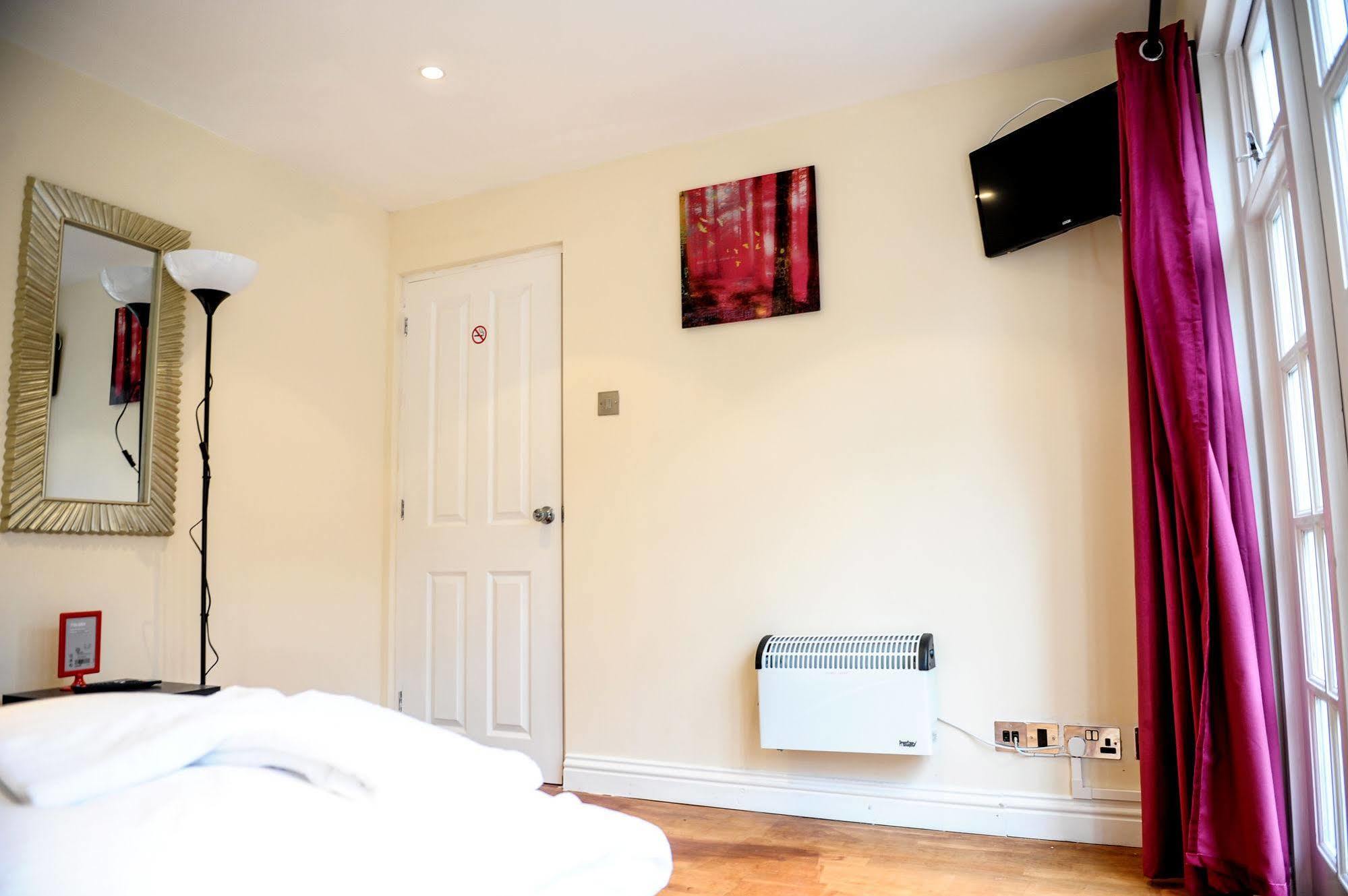 The Greyhound Cottage Chigwell Exterior photo
