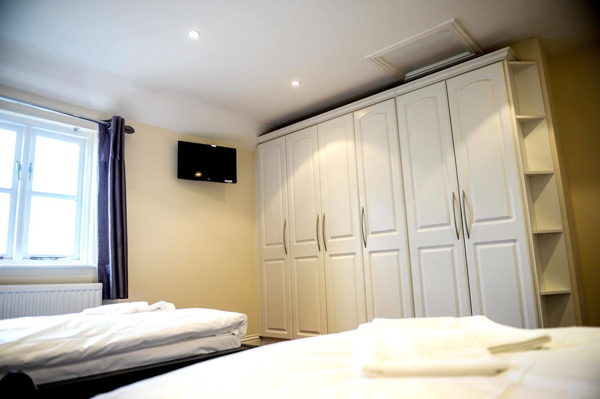 The Greyhound Cottage Chigwell Exterior photo